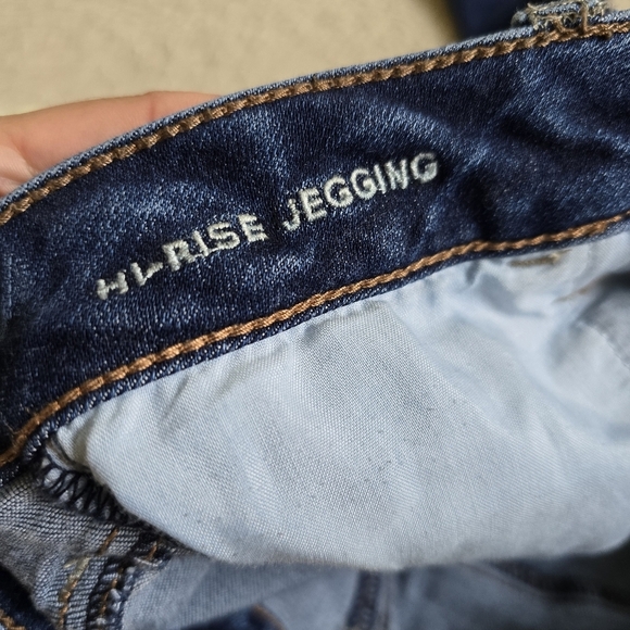 🌈American Eagle SHORT SIZE 2 Dark Wash Denim Jeans - Picture 5 of 8